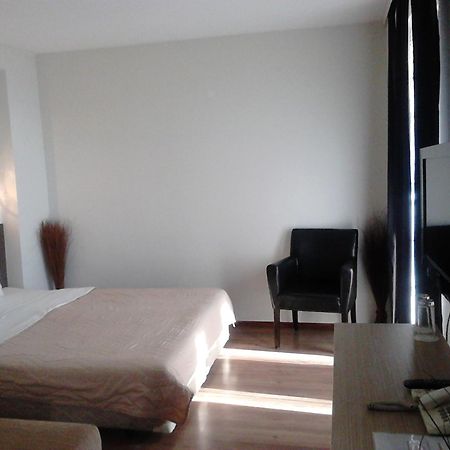 Prenociste Konstantin 2008 Otel Ni Oda fotoğraf
