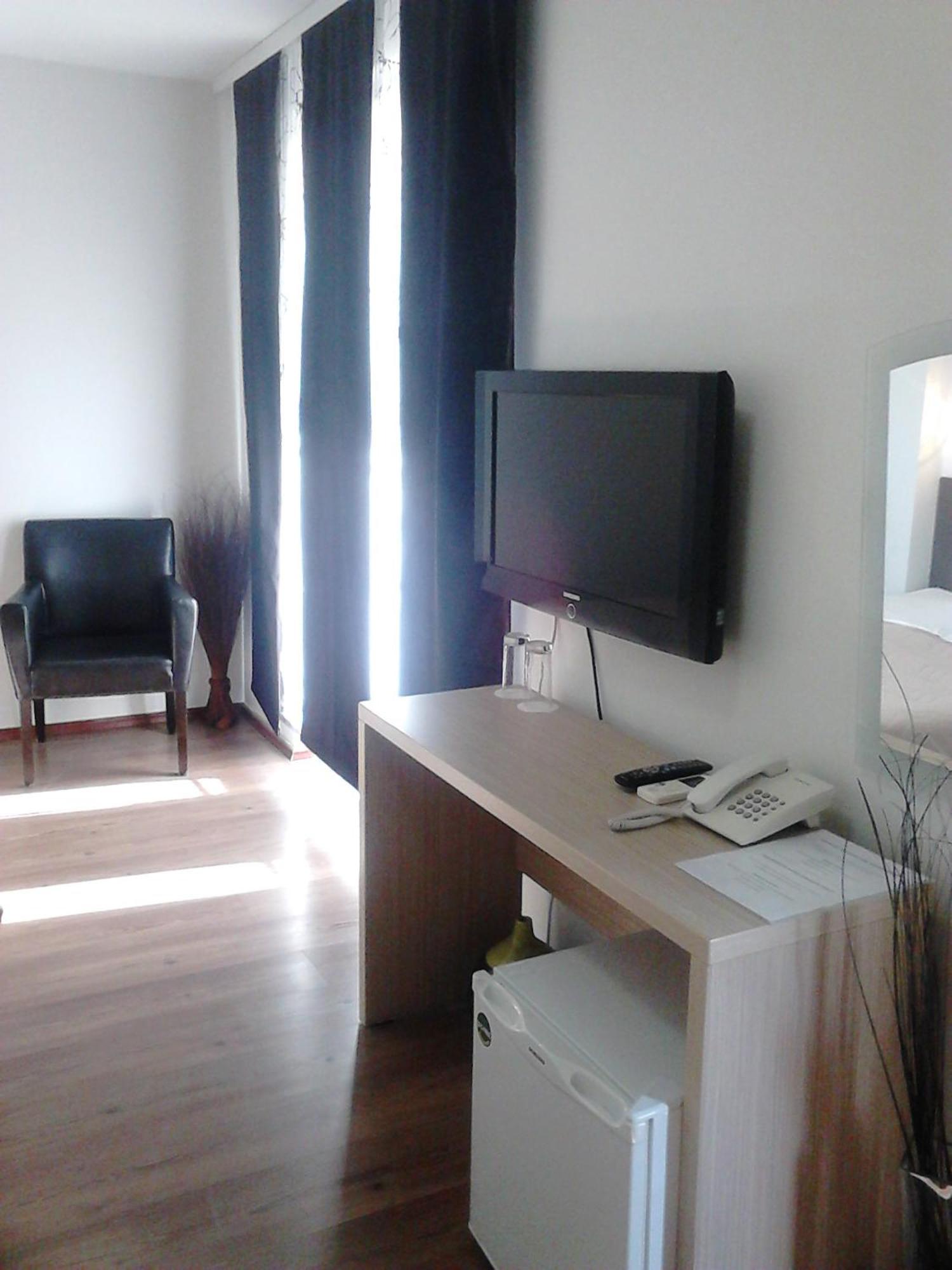 Prenociste Konstantin 2008 Otel Ni Oda fotoğraf