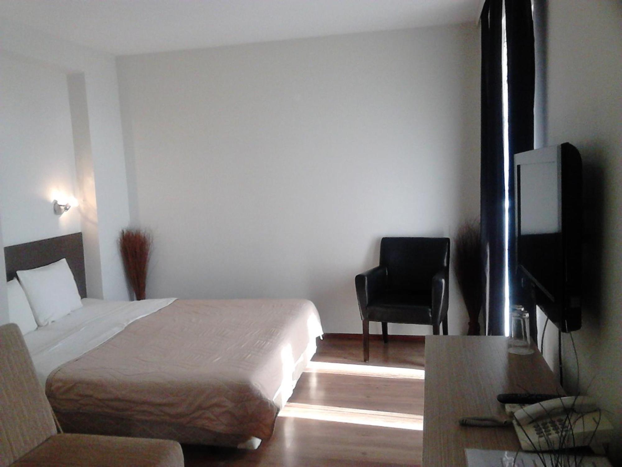 Prenociste Konstantin 2008 Otel Ni Oda fotoğraf