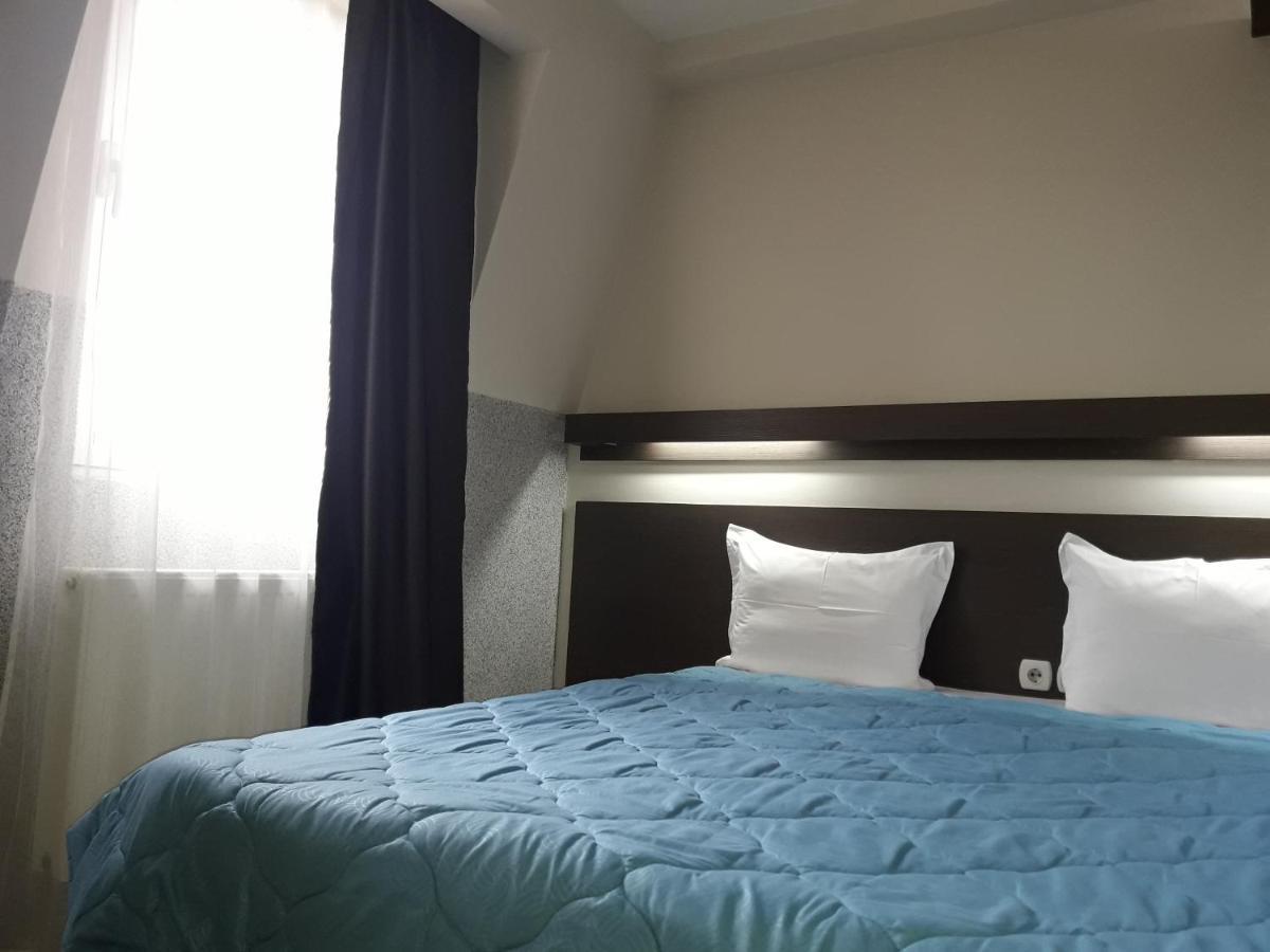 Prenociste Konstantin 2008 Otel Ni Dış mekan fotoğraf